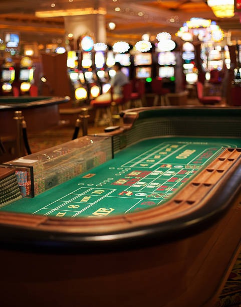 Live dealer hosting baccarat and roulette in Japan Pools studio